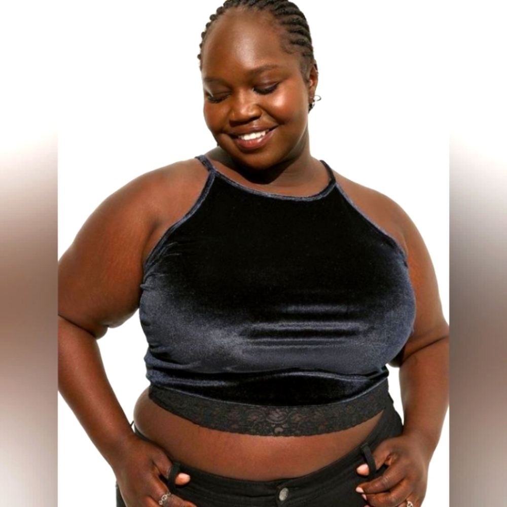 NWT Torrid Festi Stretch Velvet Cropped High Neck Lace Trim Cami